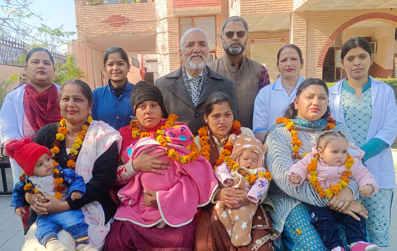 Lohri of girls born in Karan Hospital was celebrated